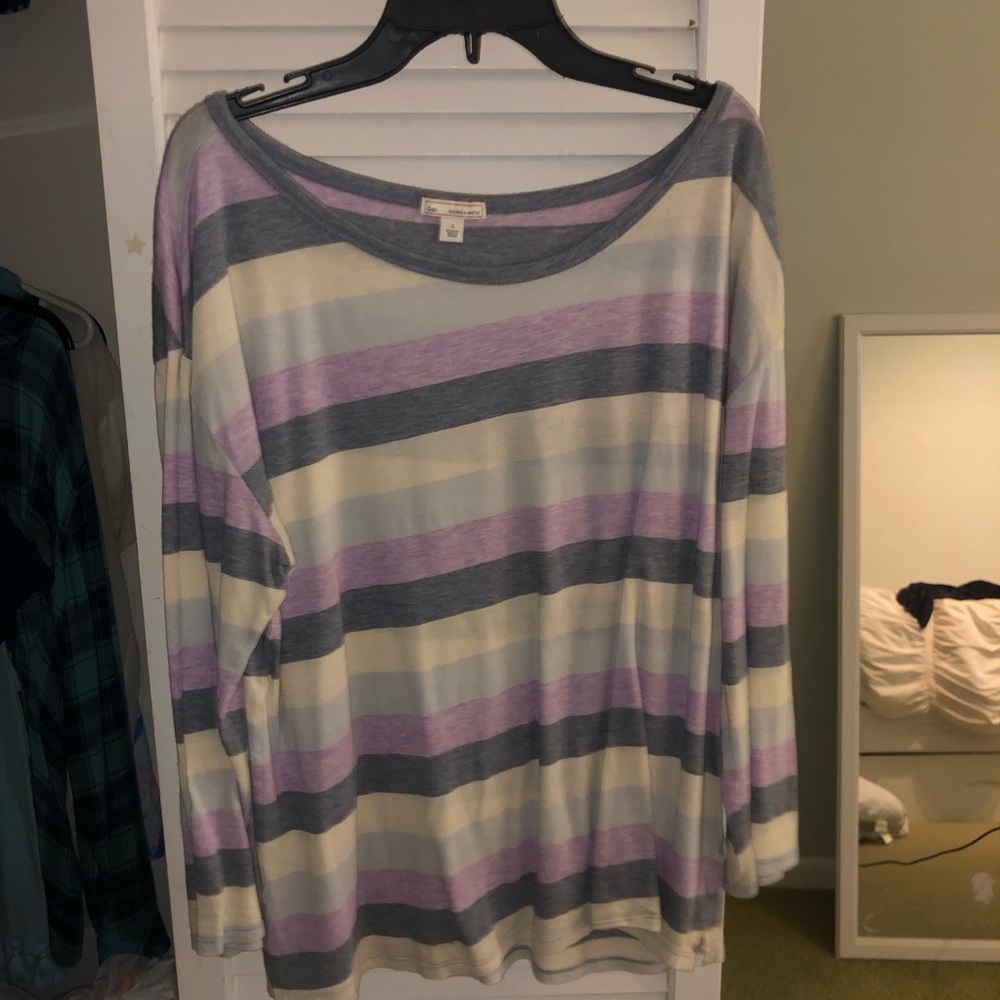 Gap shirt. Size L.
